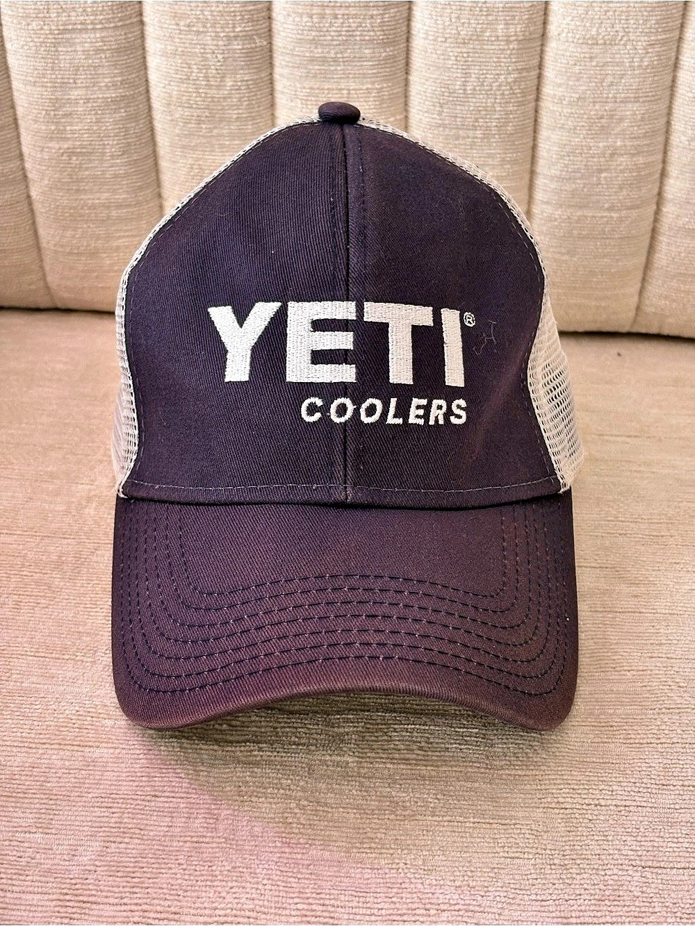 Yeti Coolers Navy Blue White Mesh Trucker Hat Snapback Cap Outdoor Fishing